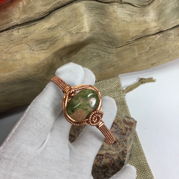 Victorian Style Bracelet With Unakite Cabochon - Picture 4 of 8